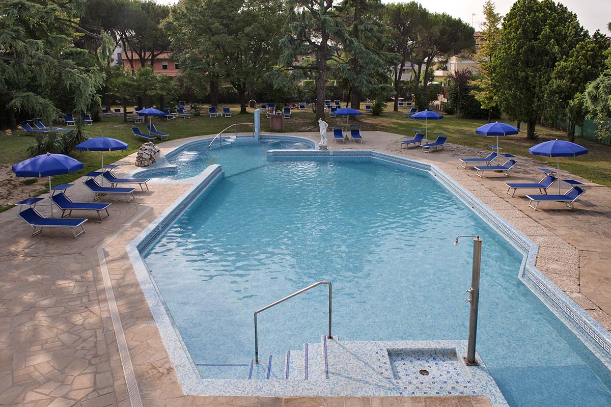 Piscina esterna 2 – Hotel Terme Bologna